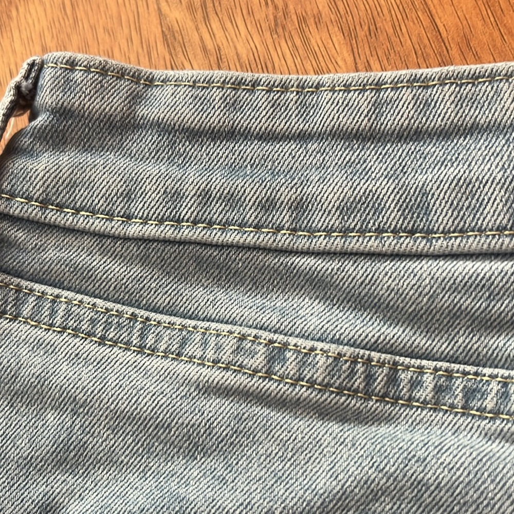 BNWOT light stone wash mid rise Levi’s shorts - Picture 14 of 16